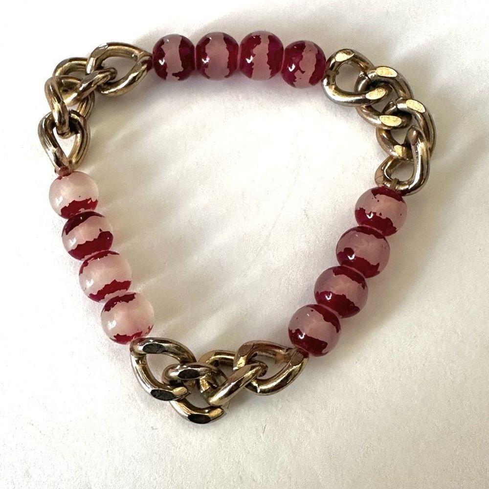 Gold tone red design stretchy beaded bracelet